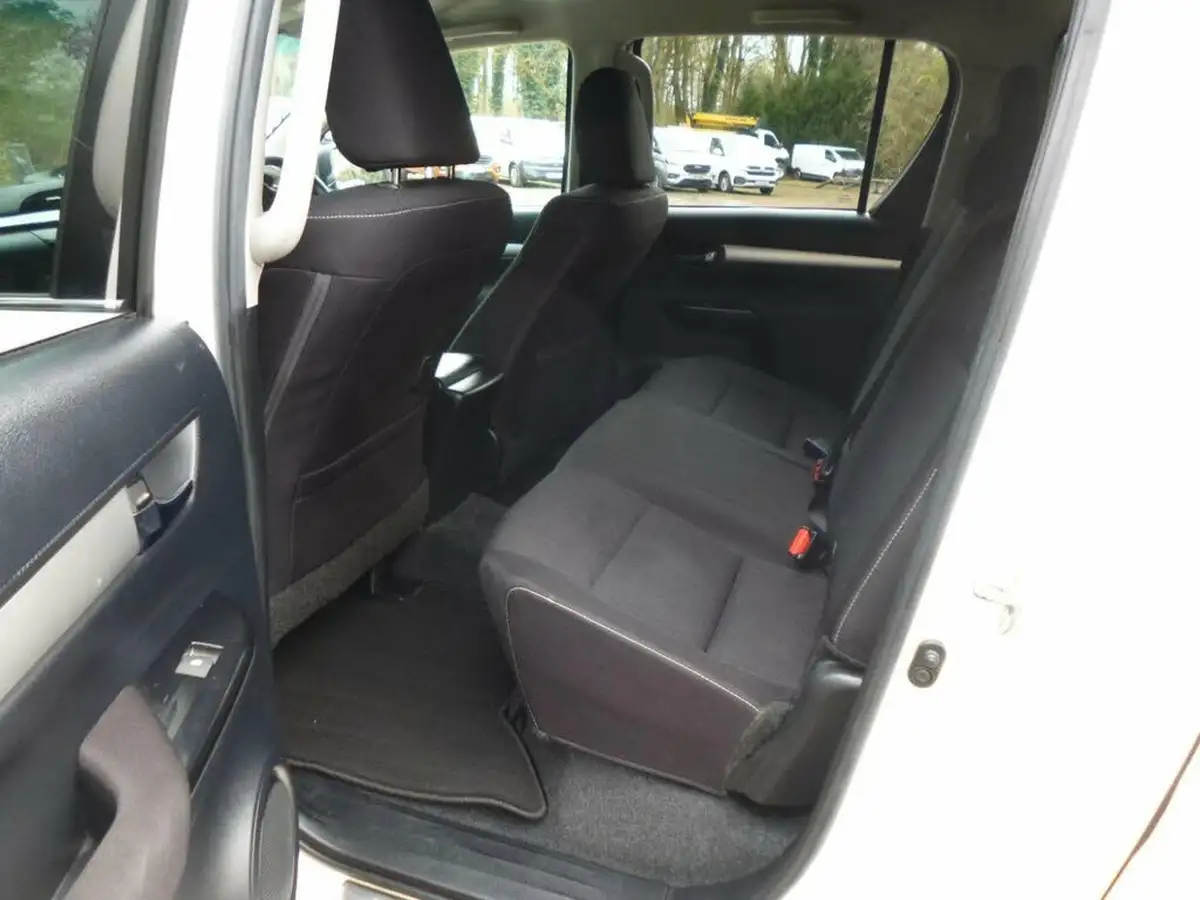 2021-toyota-hi-lux-24d-4d-invincible-150hpeu6d-big-25