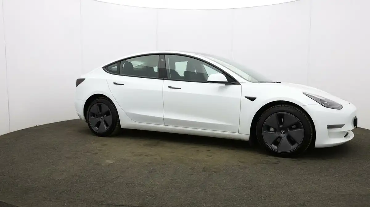 2022-tesla-model-3-e-long-range-big-49