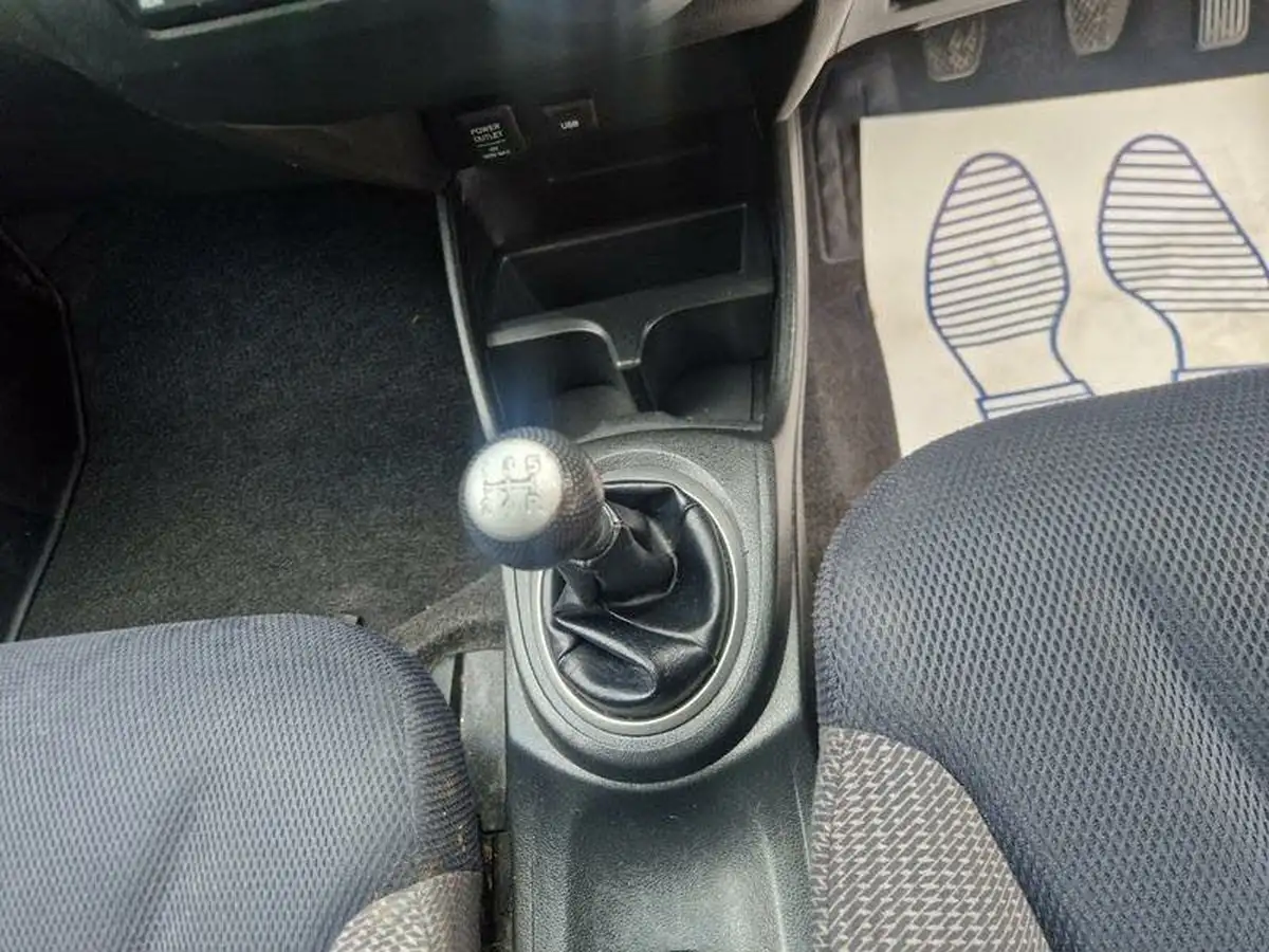 2013-honda-jazz-14-es-big-16