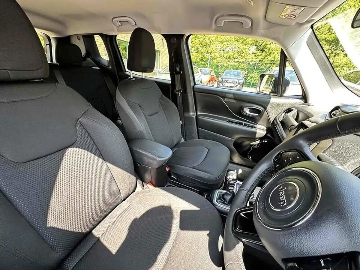 2021-jeep-renegade-10-gse-night-eagle-big-31