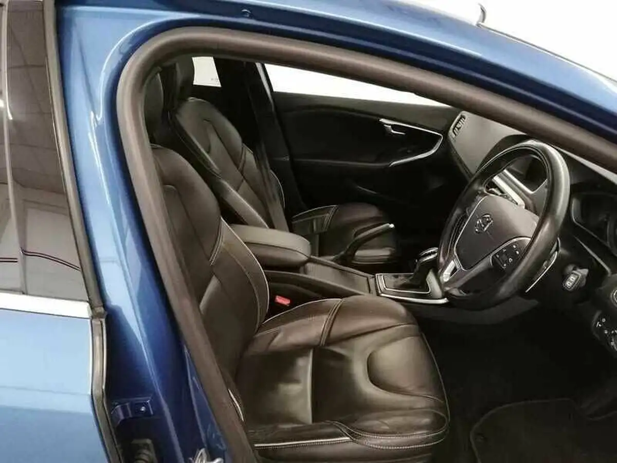 2019-volvo-v40-15-t3-r-design-edition-big-10