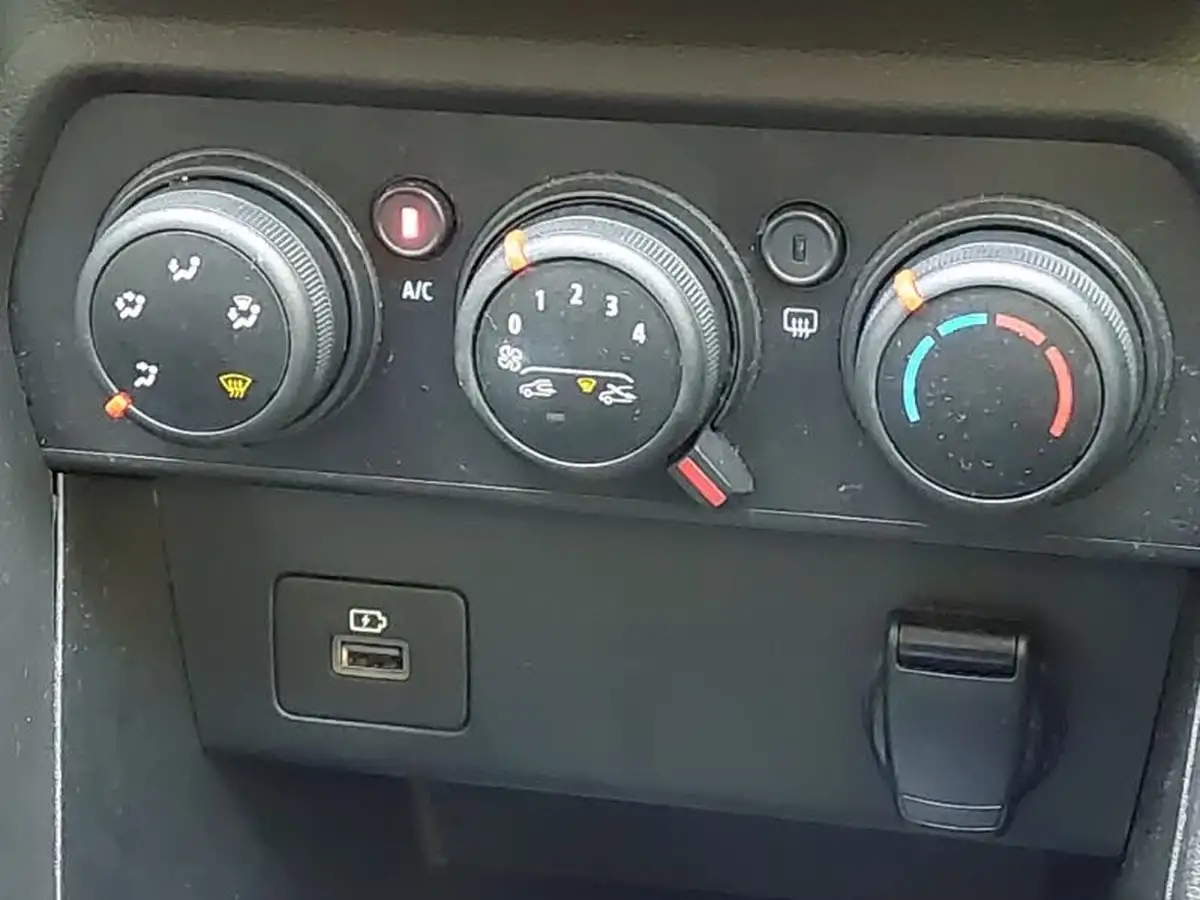 2022-dacia-sandero-stepway-10-tce-comfort-90bhp-big-13