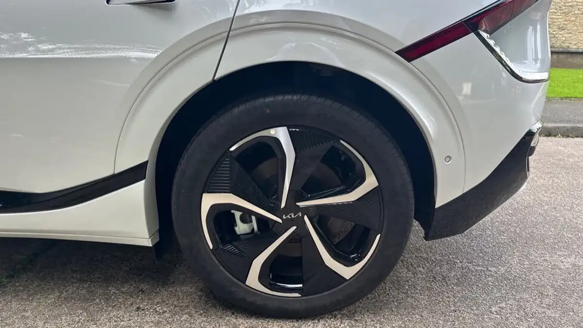 2024-kia-ev6-e-gt-line-s-225bhp-774kwh-lithium-ion-heat-pump-big-18