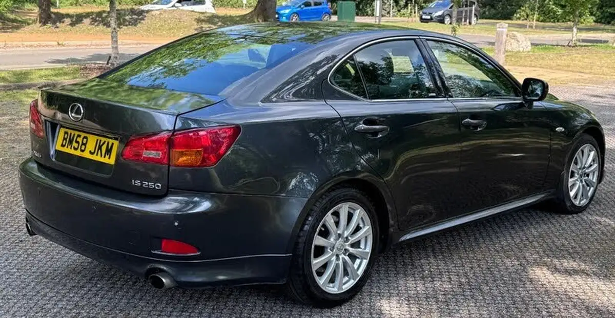 2008-lexus-is-250-25-se-auto-big-9