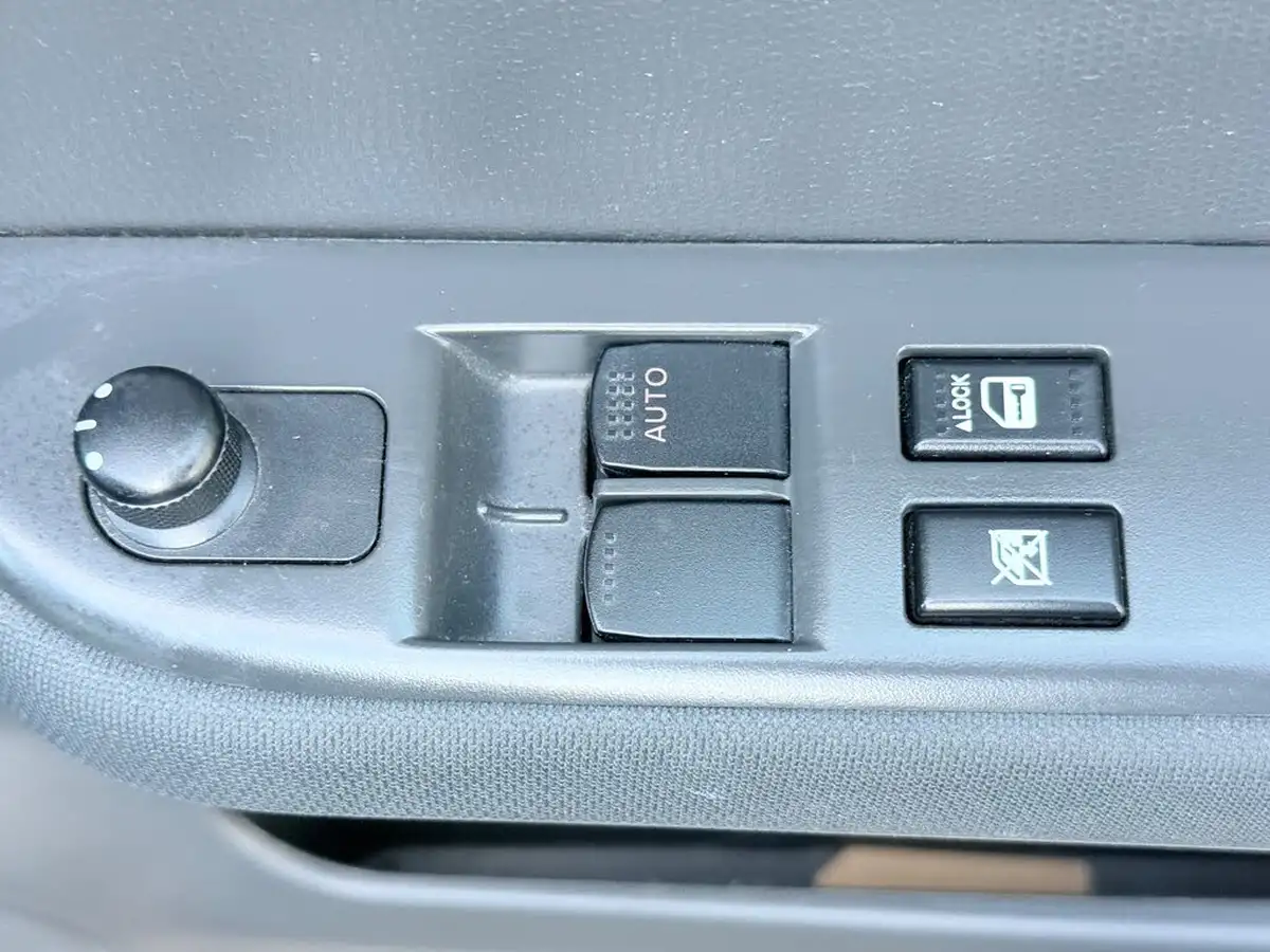 2009-suzuki-swift-13-attitude-big-33