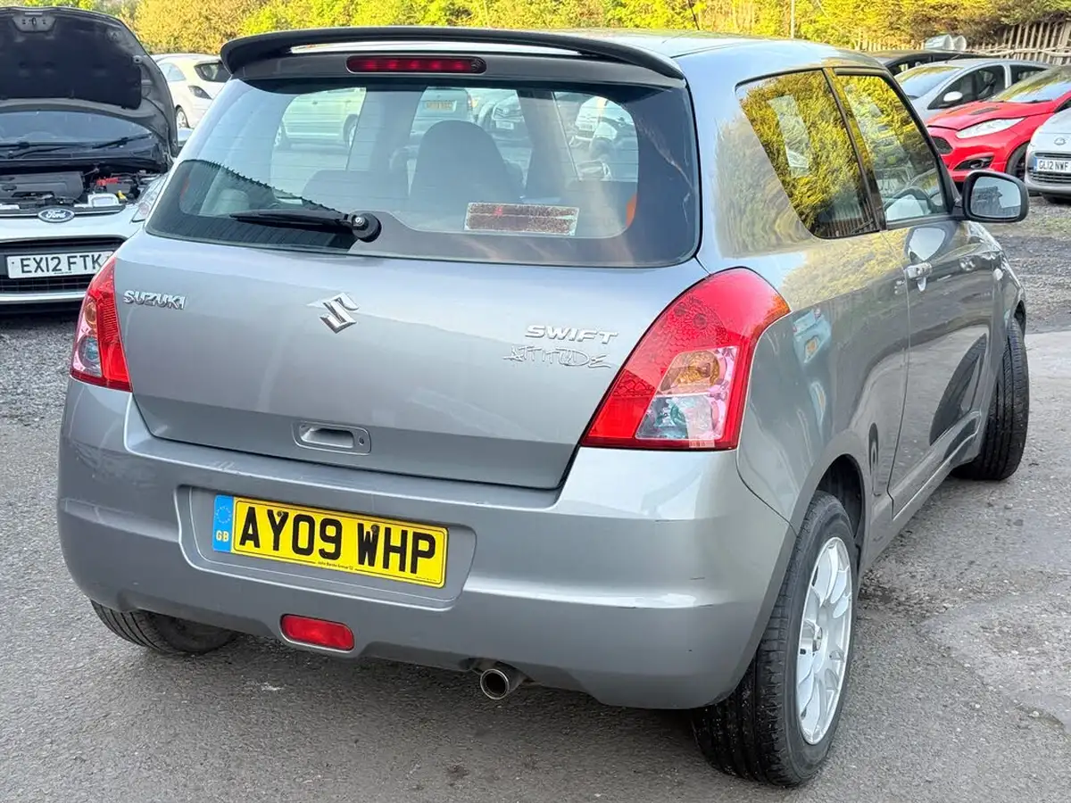 2009-suzuki-swift-13-attitude-big-5