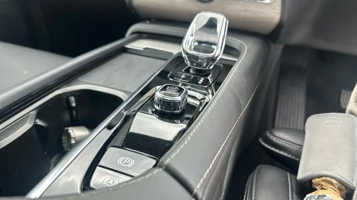 2024-volvo-xc90-20-t8-ultimate-dark-big-35