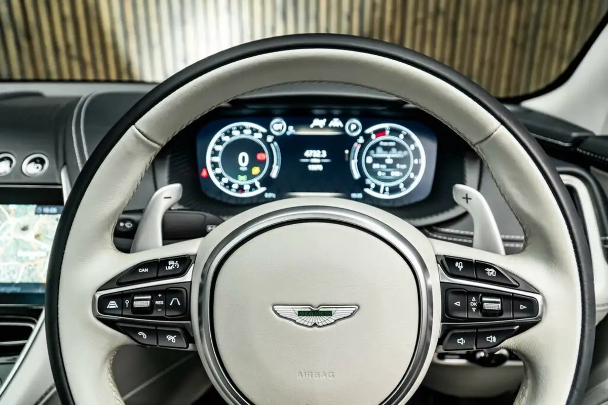 2022-aston-martin-dbx-40-v8-big-31