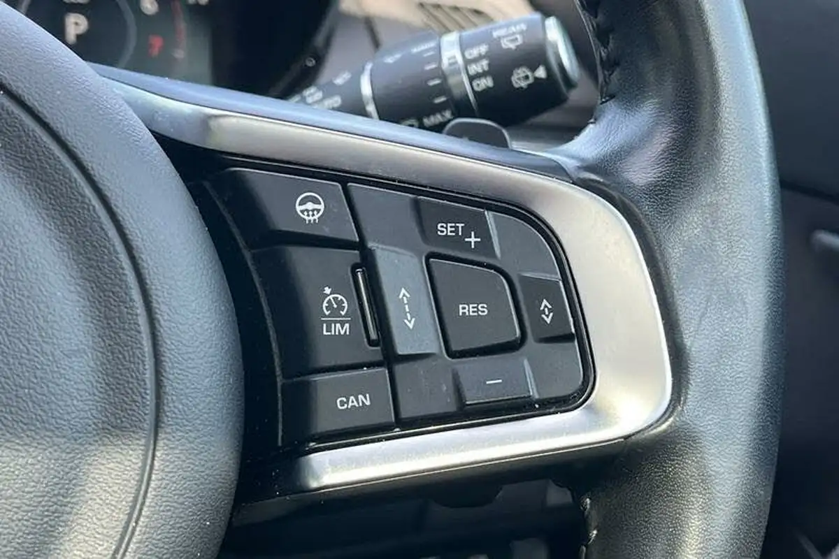 2019-jaguar-e-pace-20-i4-r-dynamic-hse-249ps-big-32
