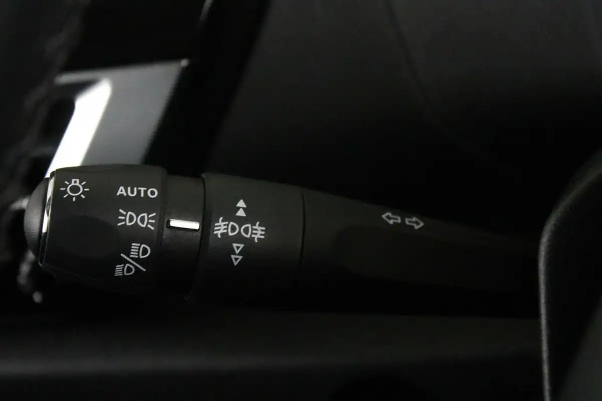 2021-citroen-c4-12-puretech-shine-130ps-big-18