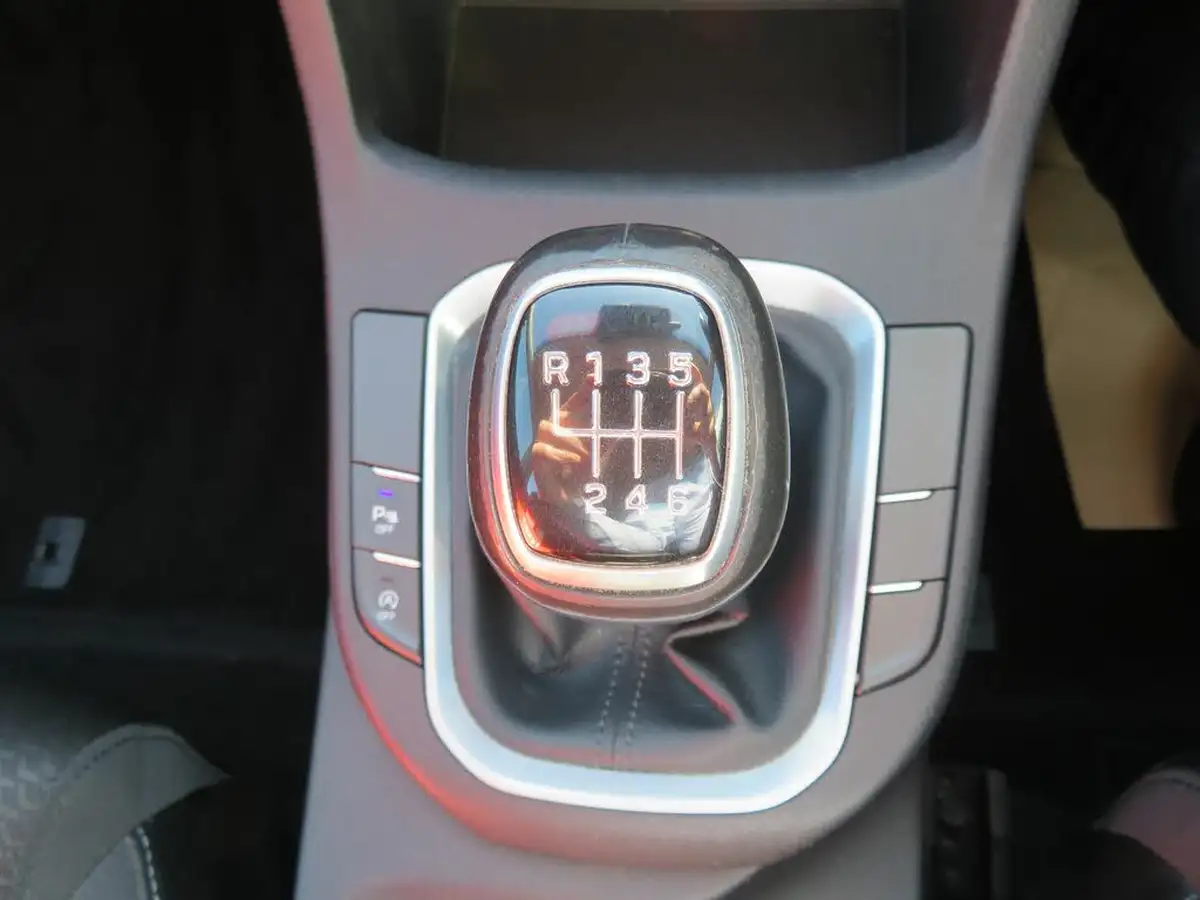 2018-hyundai-i30-10-t-gdi-se-tourer-big-29