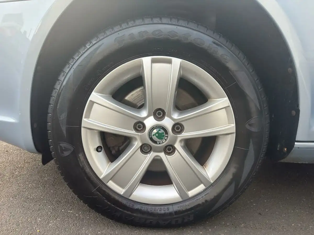 2011-skoda-octavia-16-se-hatchback-big-24