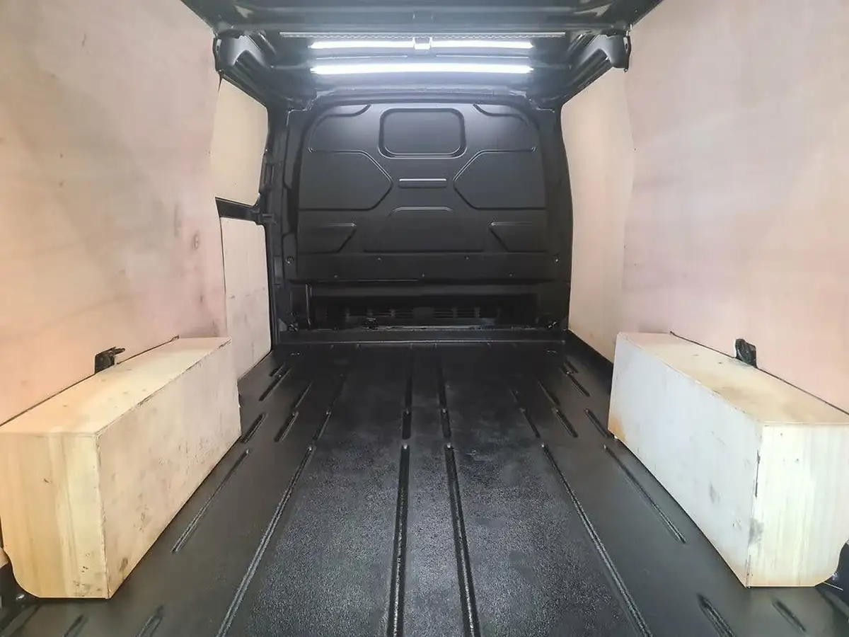 2023-ford-transit-custom-big-25