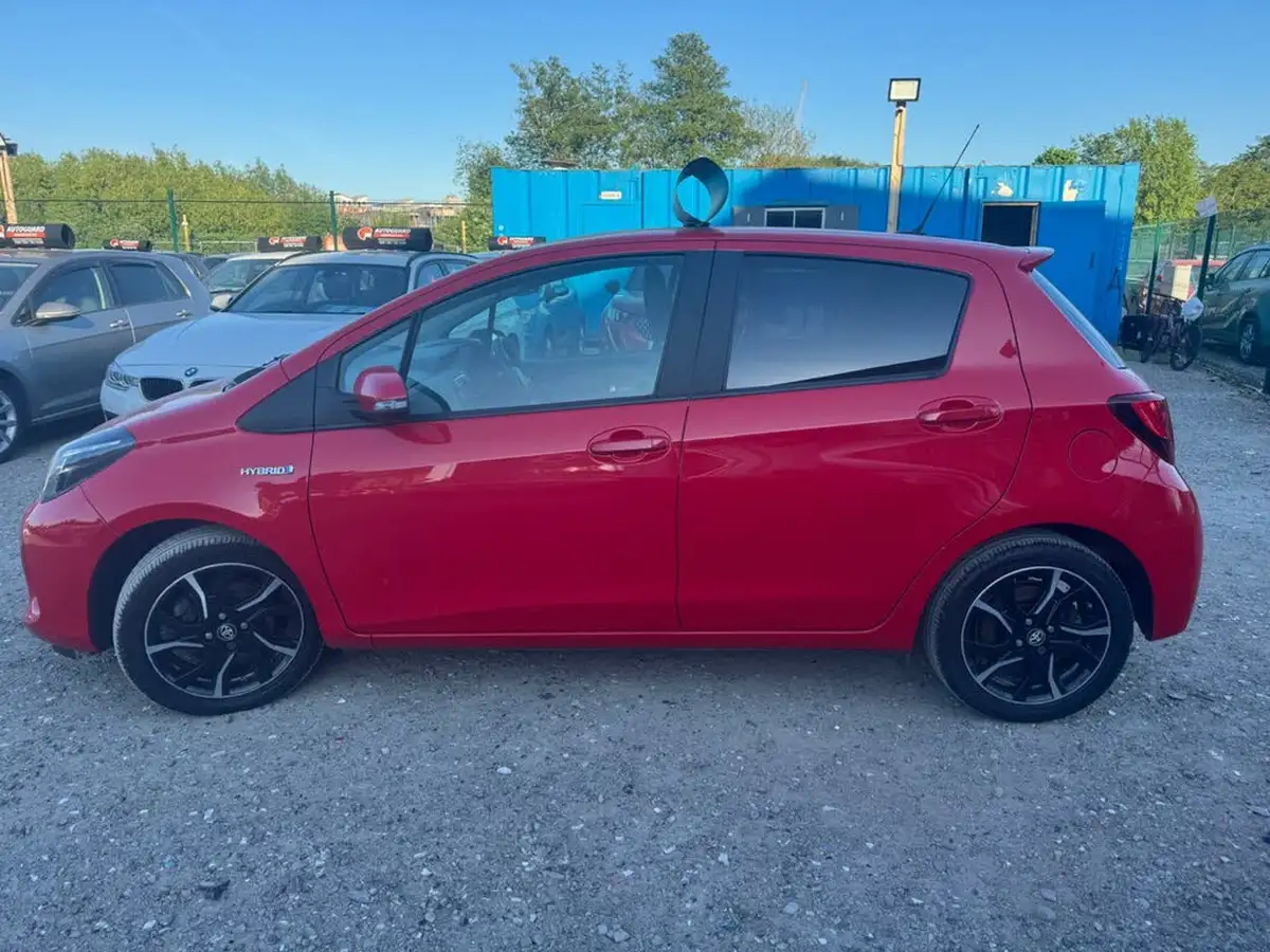 2016-toyota-yaris-15-vvt-i-design-bi-tone-hybrid-big-5
