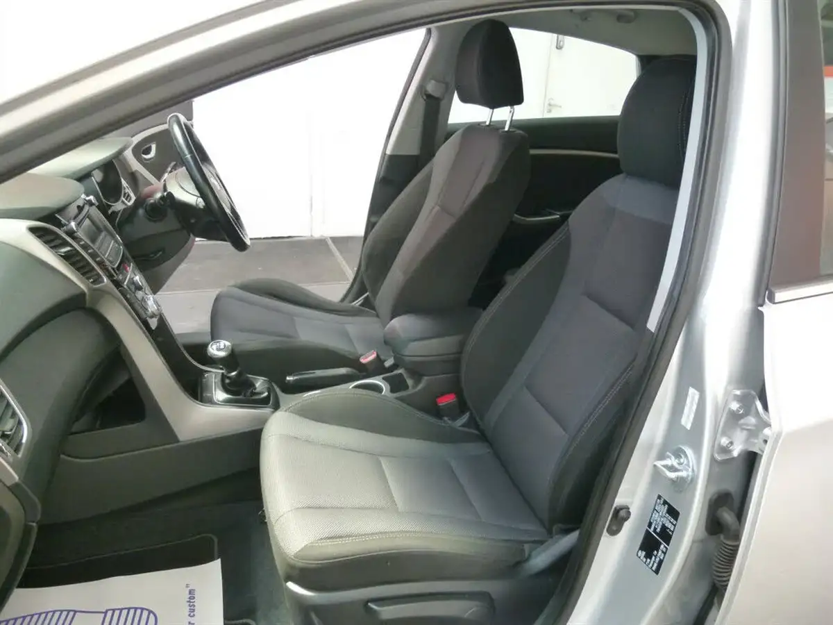 2015-hyundai-i30-14-se-big-14