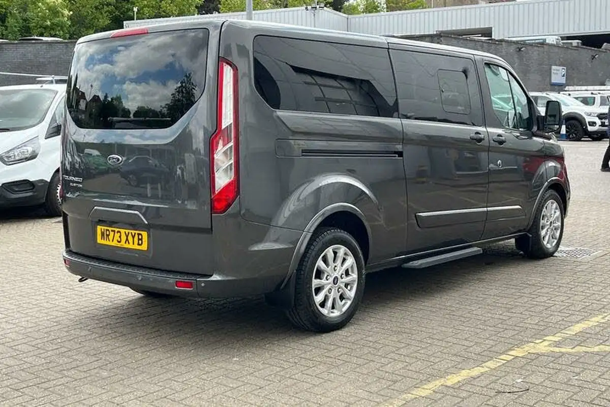 2023-ford-tourneo-custom-big-7
