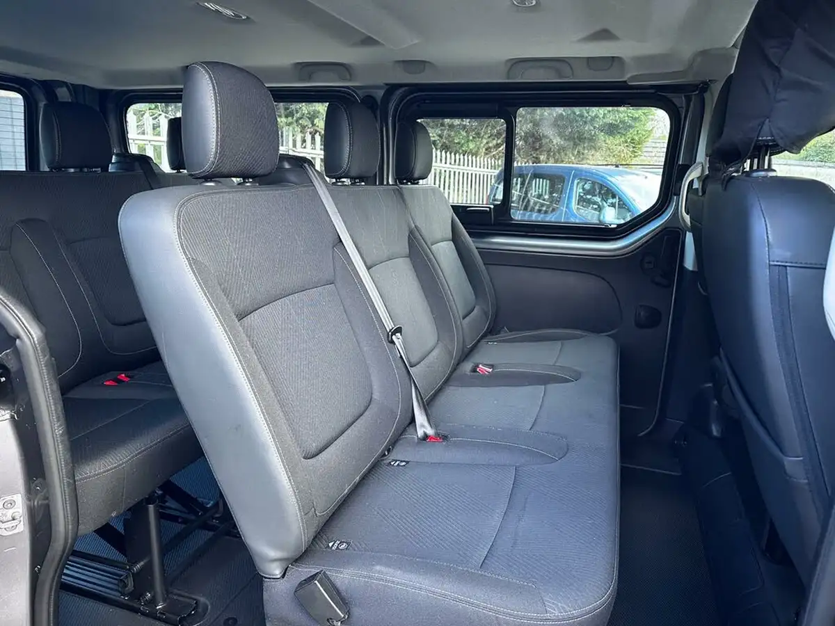 2019-renault-trafic-16dci-ll29-120-sport-nav-eu6c-bus-9-seats-big-19