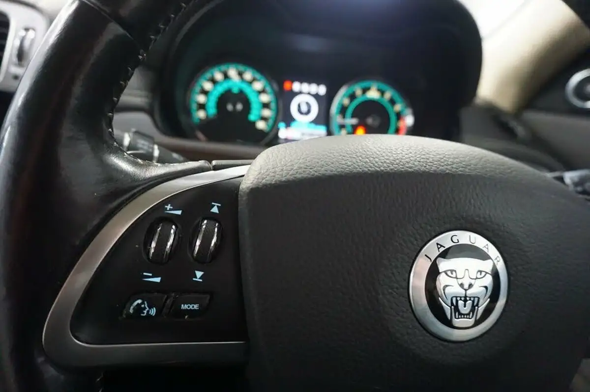 2012-jaguar-xk-50-portfolio-385bhp-coupe-auto-big-34