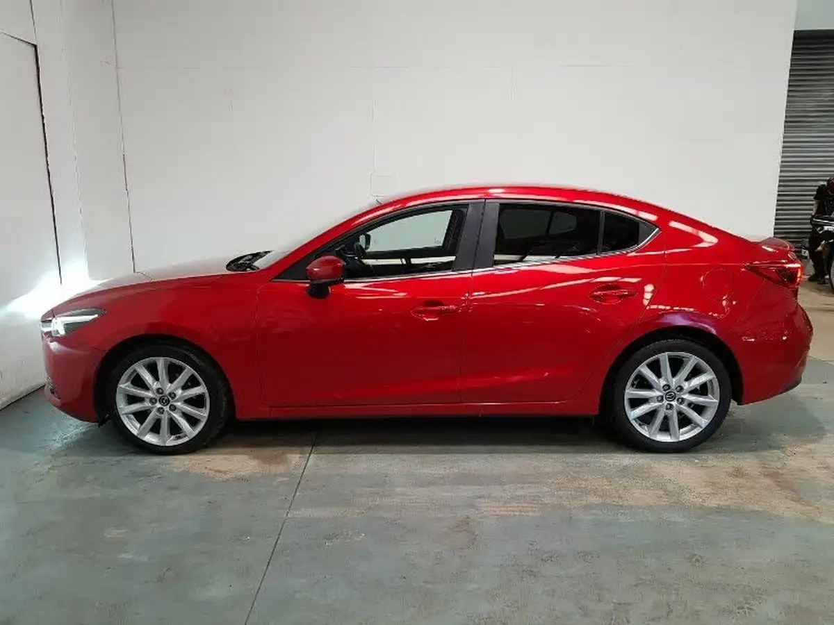 2018-mazda-mazda3-20-sport-nav-120ps-fastback-4d-big-3