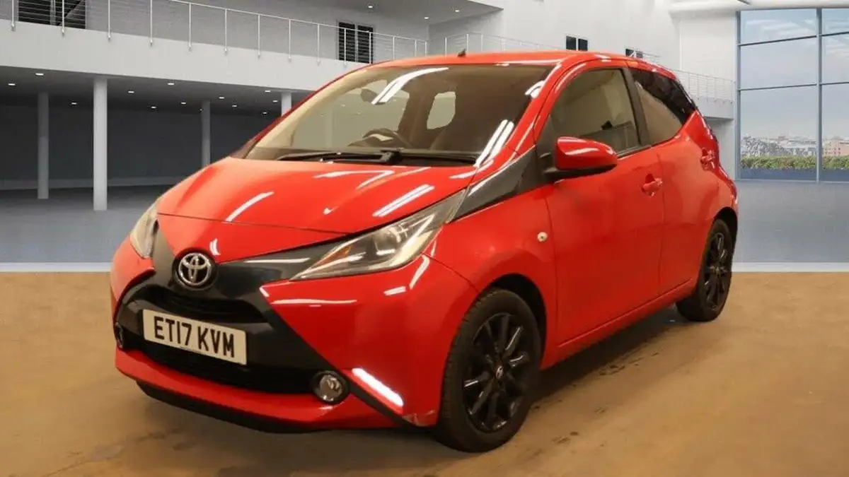 2017-toyota-aygo-10-vvt-i-x-style-71bhp-x-shift-big-5