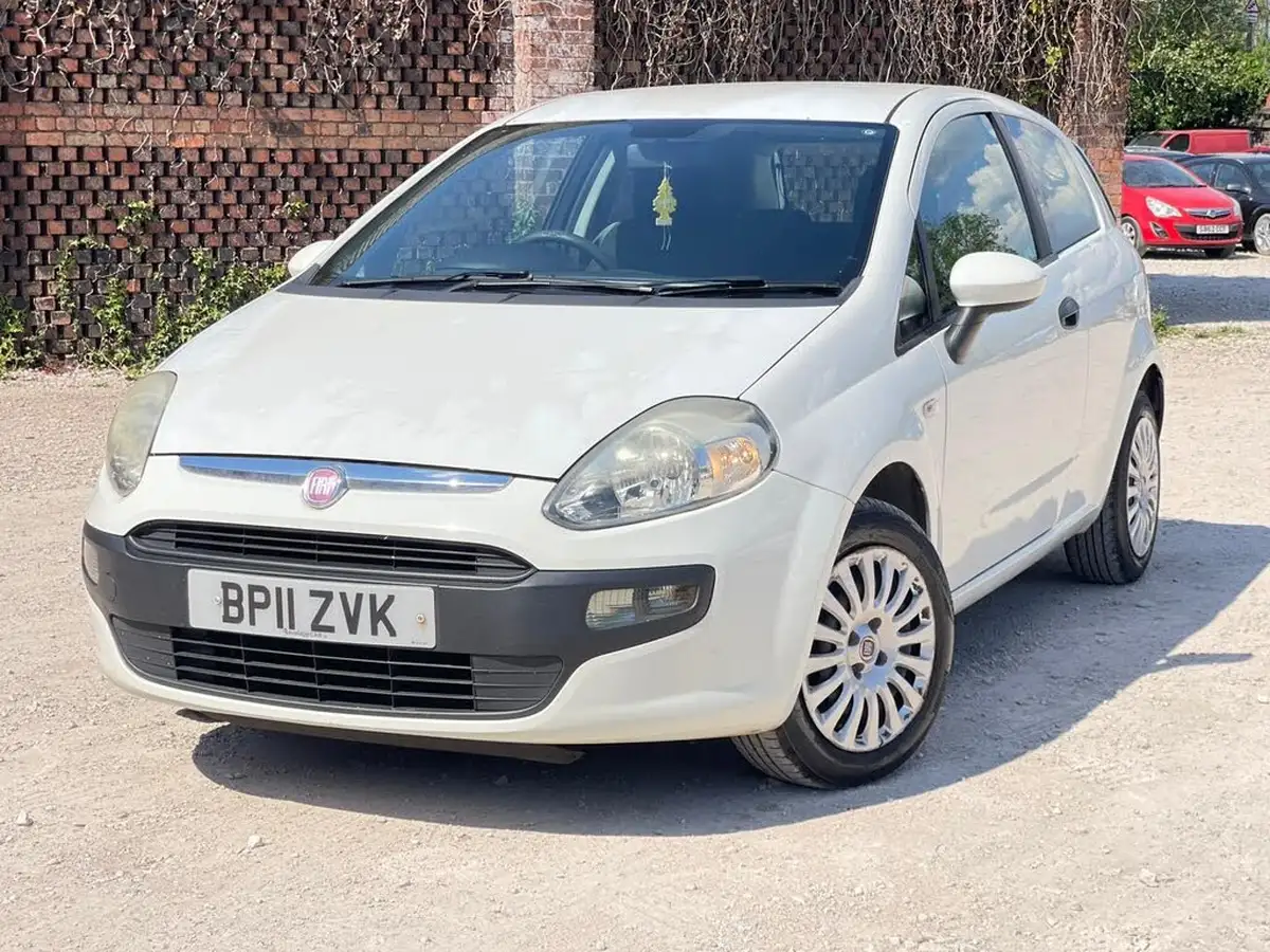 2011-fiat-punto-evo-12-active-3d-big-13
