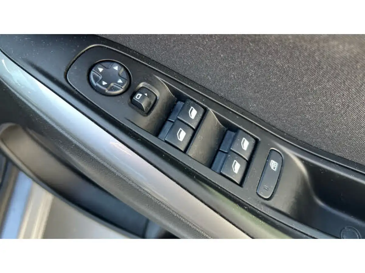 2020-vauxhall-grandland-x-12-se-big-33
