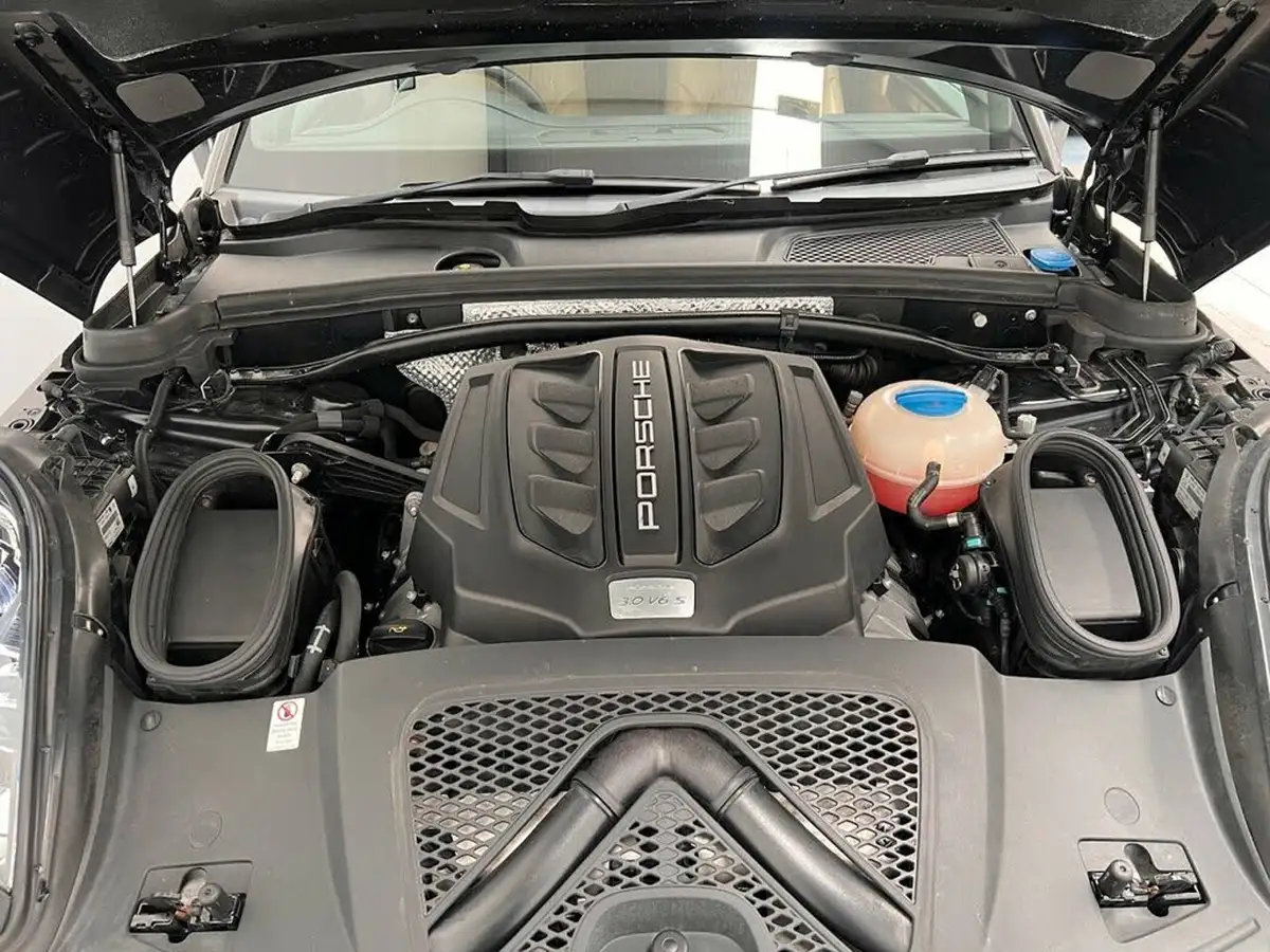 2018-porsche-macan-30-s-big-37