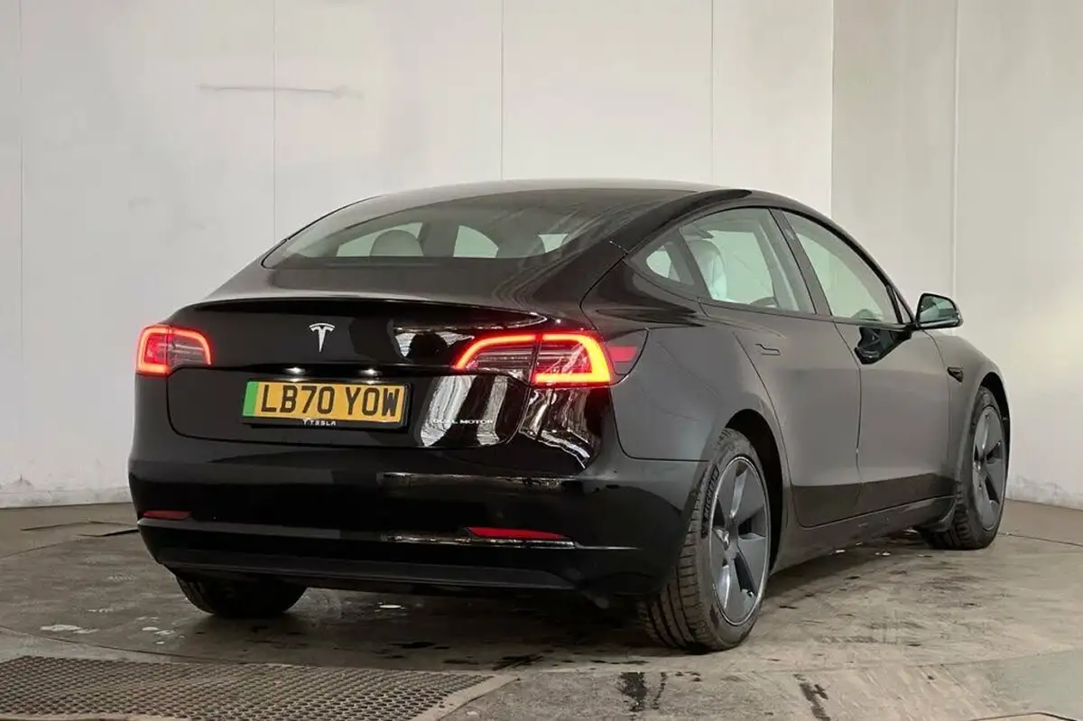 2020-tesla-model-3-e-long-range-big-23