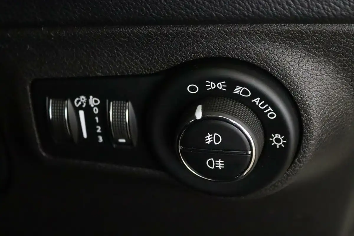2019-jeep-compass-14-multiair-ii-longitude-big-16