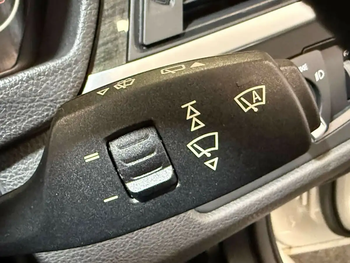 2015-bmw-3-series-20-328i-luxury-touring-5d-auto-big-20
