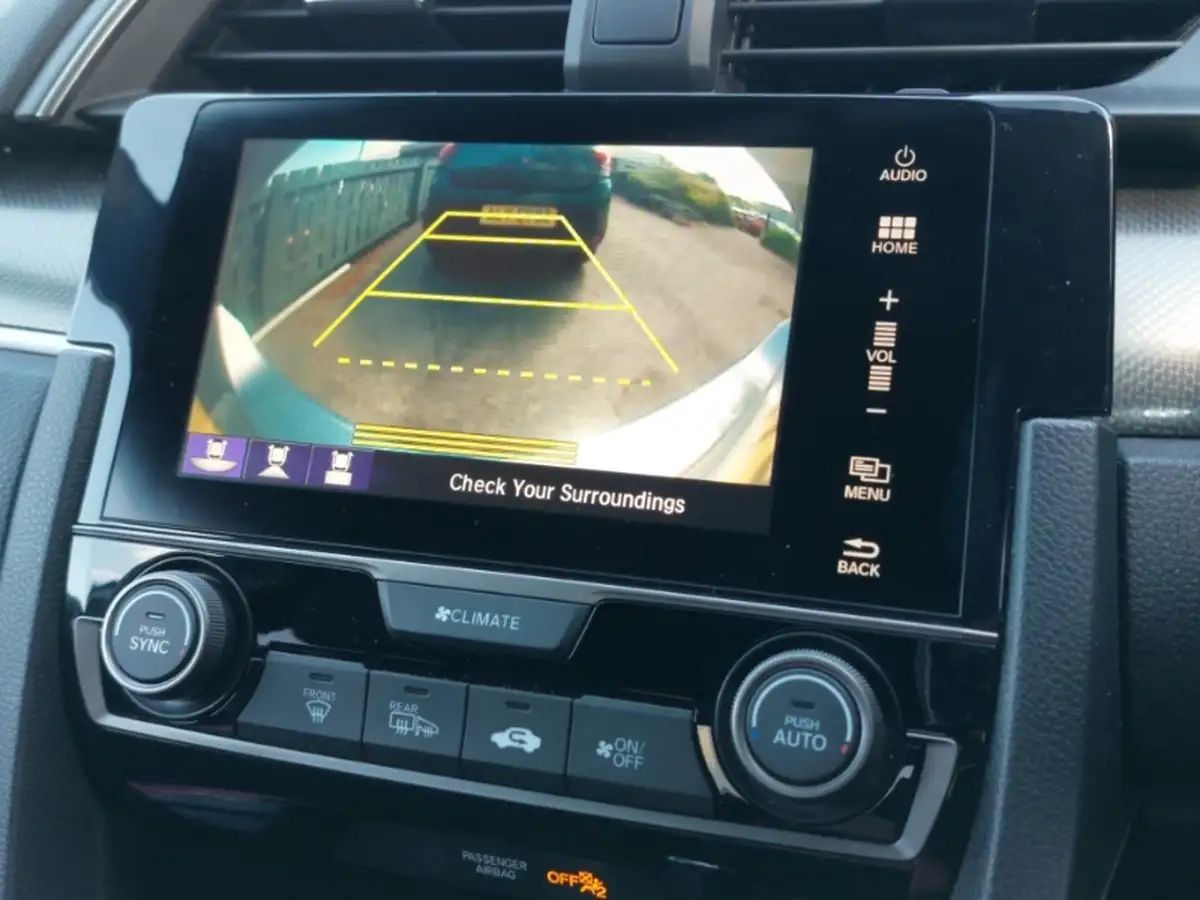 2018-honda-civic-16-i-dtec-sr-hatchback-5d-big-9