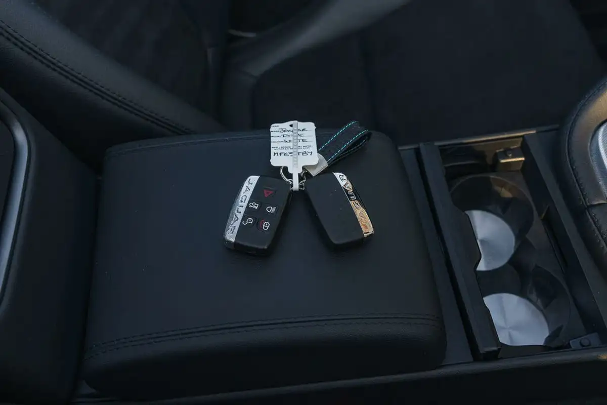 2015-jaguar-f-type-30-convertible-quickshift-big-48