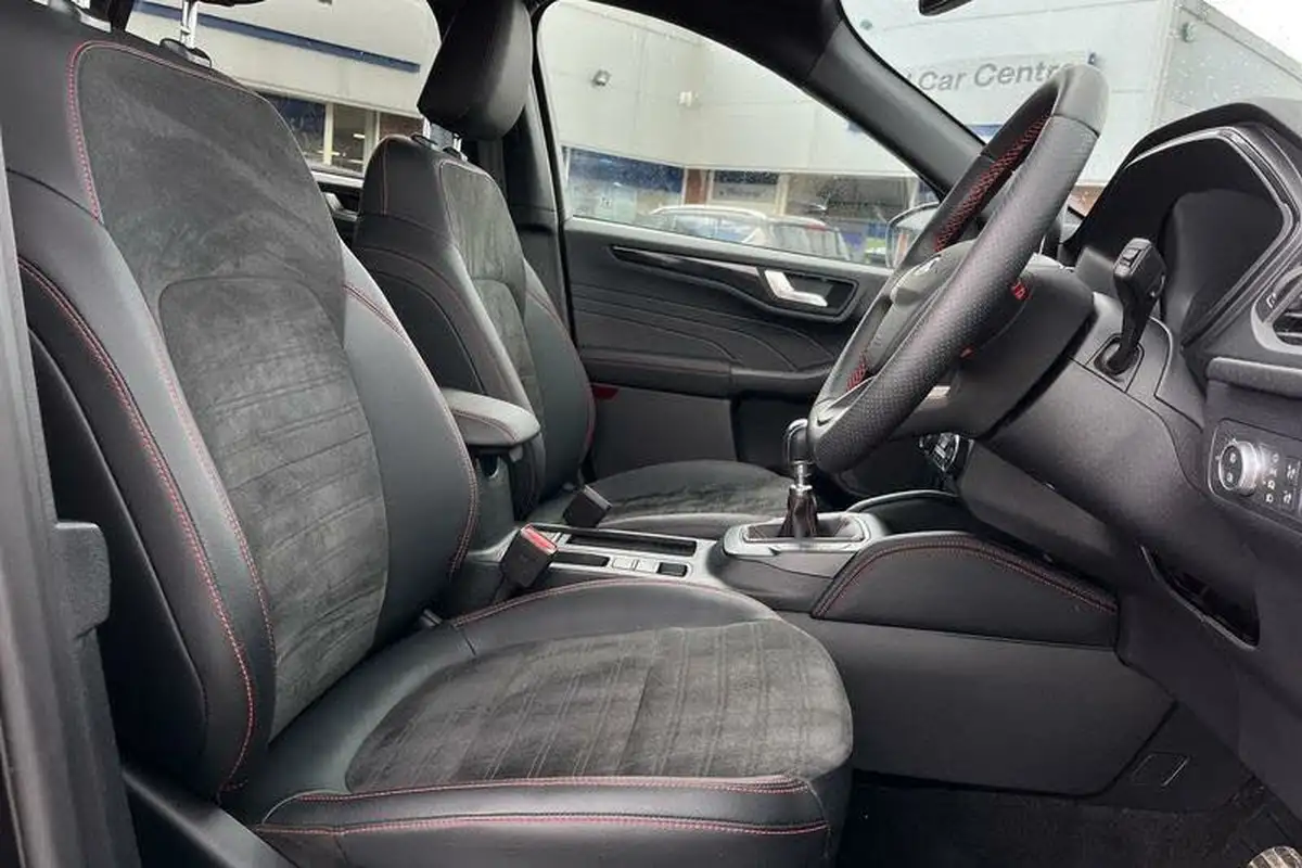 2023-ford-kuga-big-16