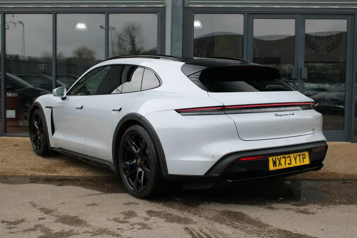 2023-porsche-taycan-e-4s-cross-turismo-big-1