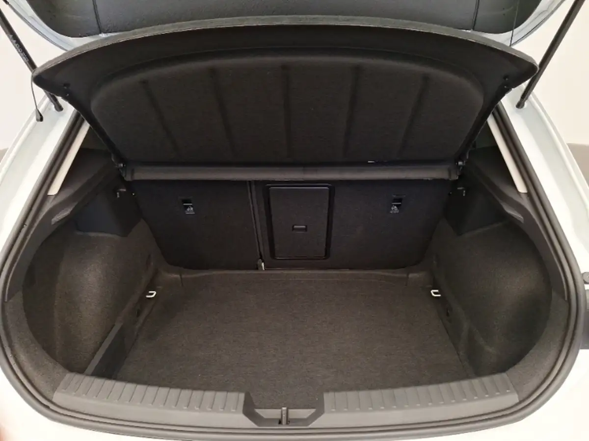 2024-kgm-ssangyong-tivoli-15-k40-big-7