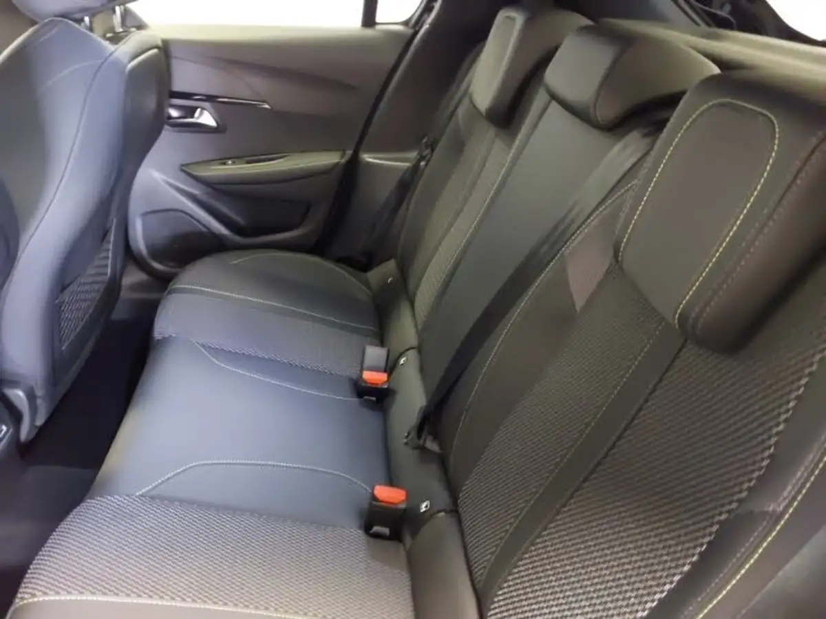 2024-peugeot-208-12-puretech-gt-100ps-big-5