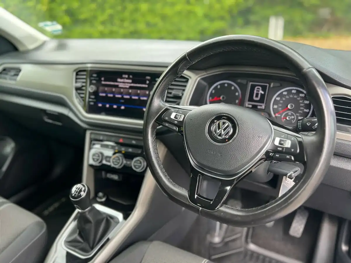 2020-volkswagen-t-roc-15-tsi-se-big-16
