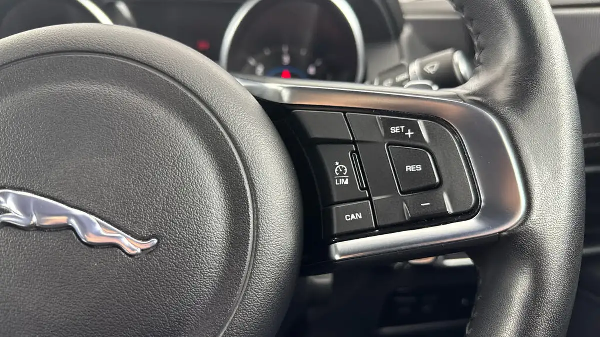 2019-jaguar-xe-20d-r-sport-180ps-auto-big-20