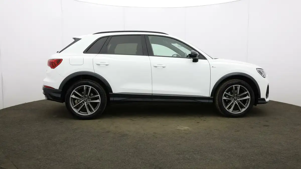 2022-audi-q3-15-35-tfsi-black-edition-codcomfort-sound-pack-station-wagon-big-46