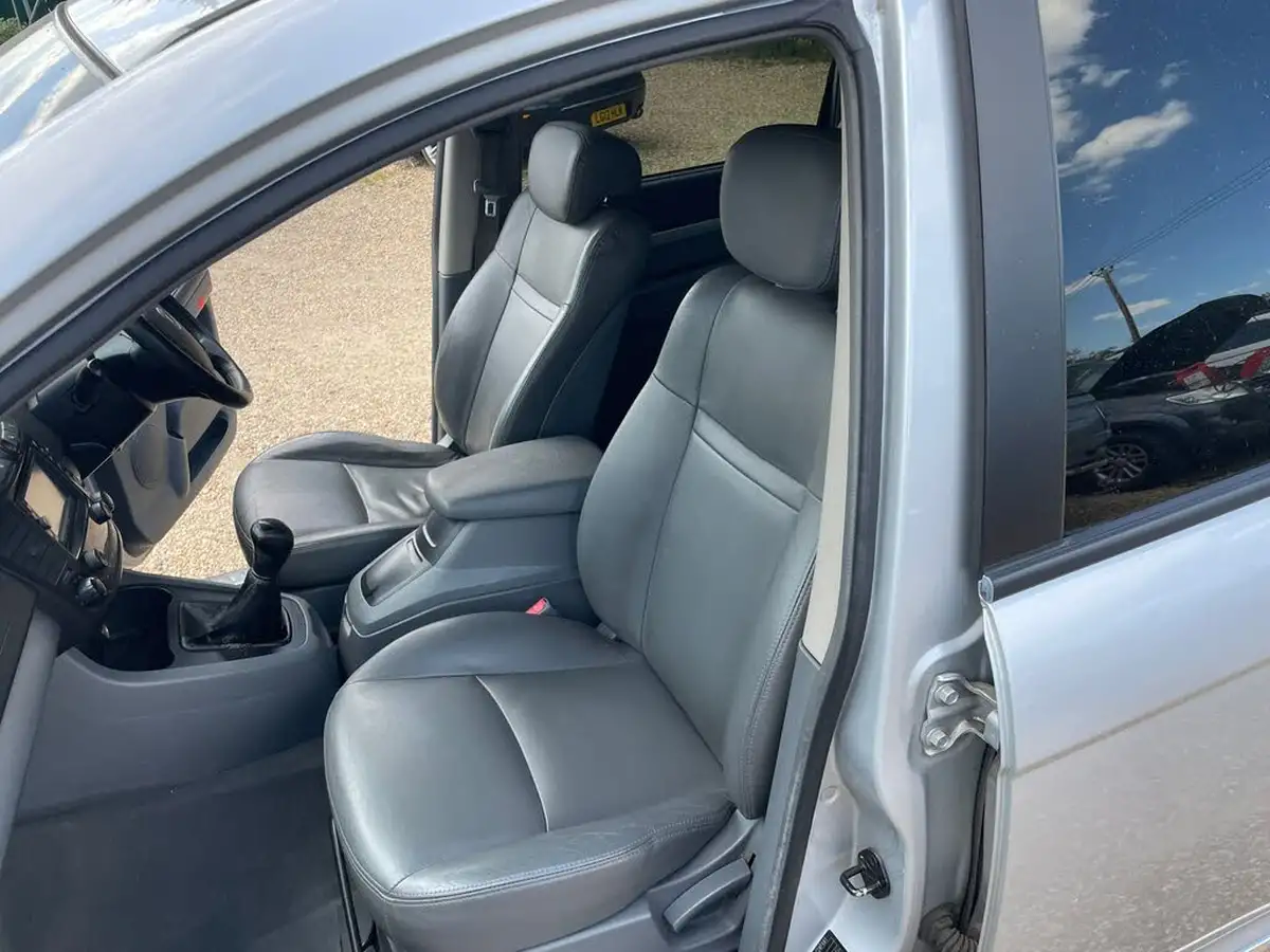 2012-kgm-ssangyong-rodius-27td-es-big-19