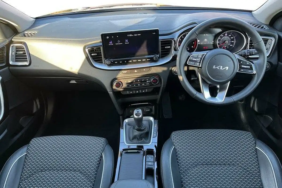 2024-kia-xceed-15-t-gdi-3-big-9