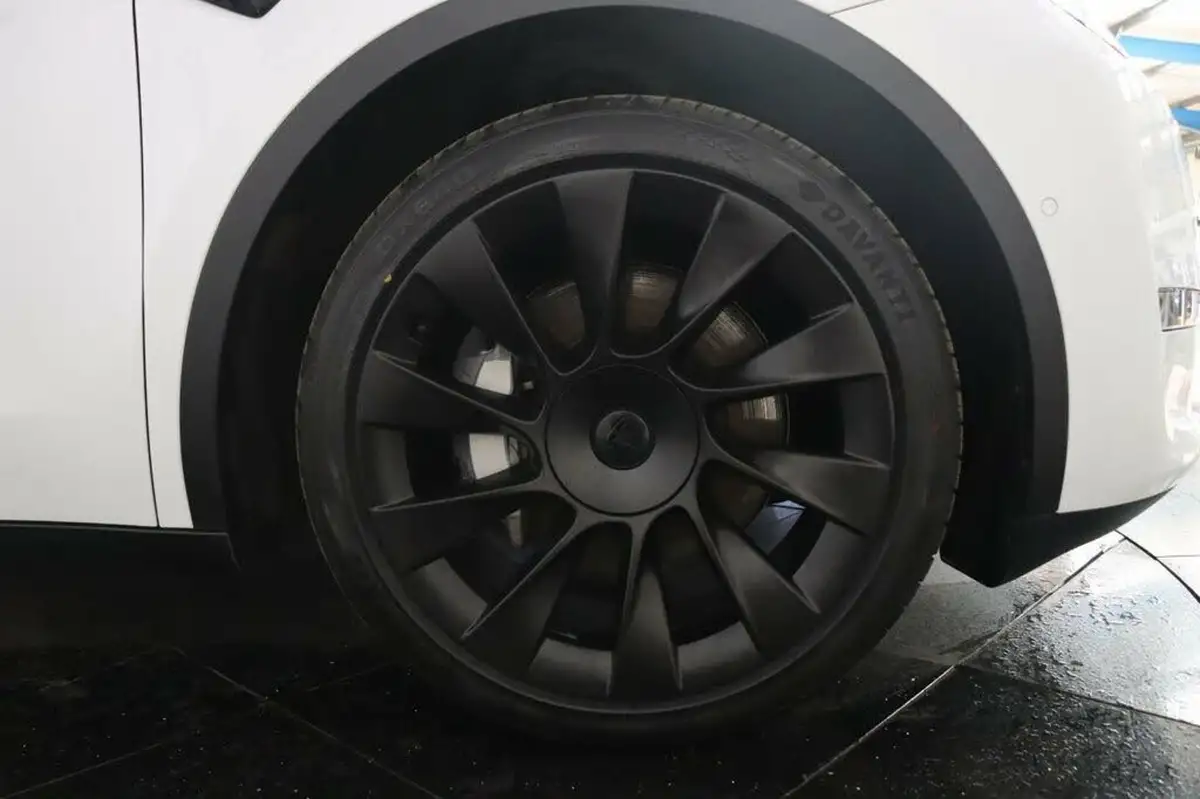 2022-tesla-model-y-e-long-range-big-29