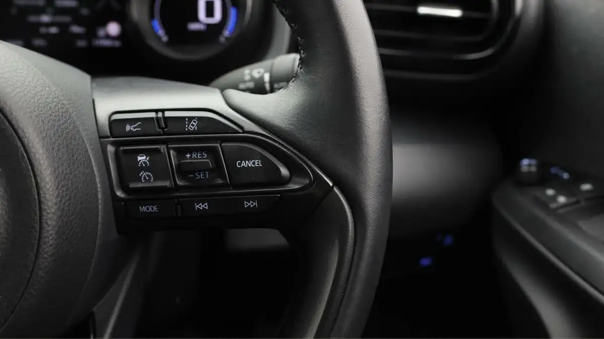 2022-toyota-yaris-15-vvt-i-dynamic-big-21