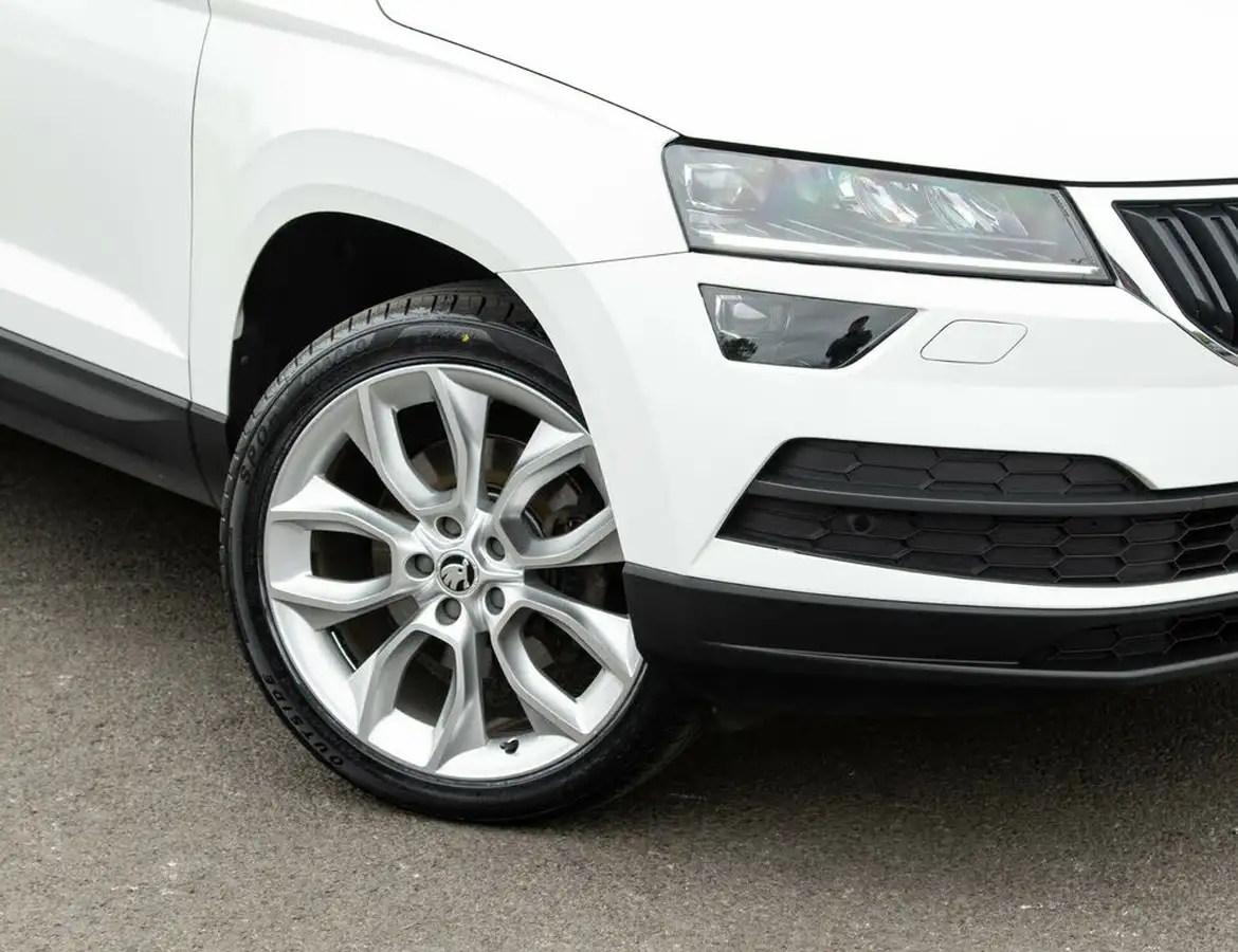 2019-skoda-karoq-20tdi-edition-150ps-4x4-big-10