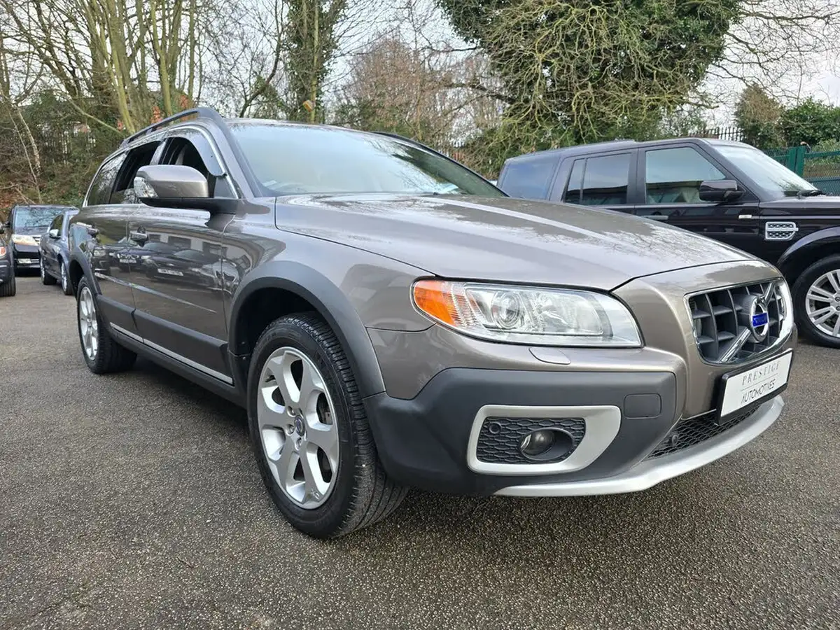 2011-volvo-xc70-30-t6-se-big-51