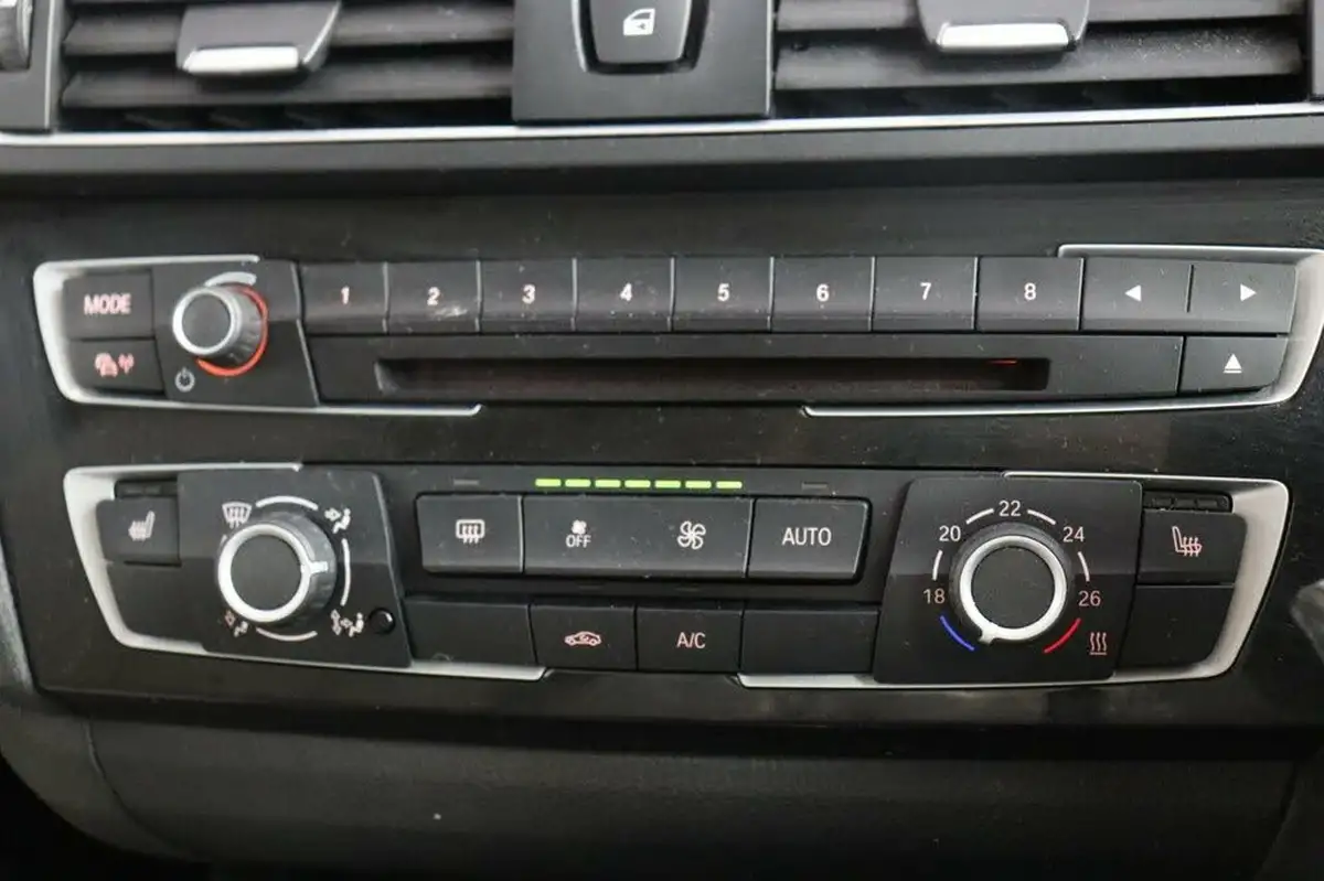 2015-bmw-1-series-16-118i-se-136bhp-5d-auto-big-23
