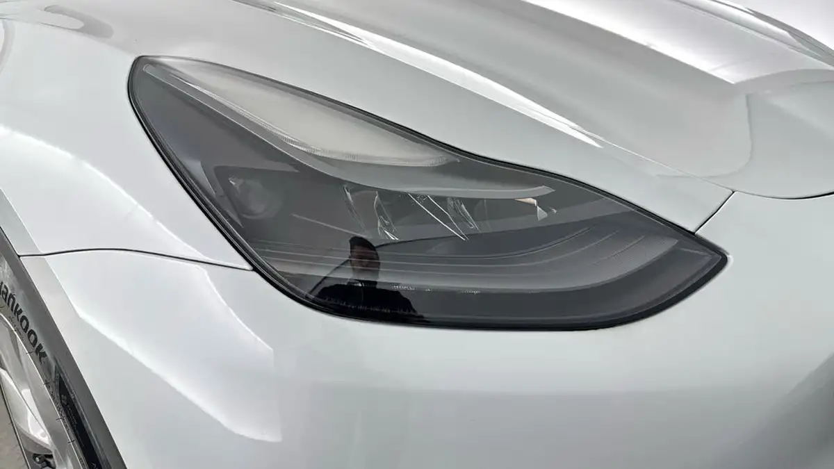 2022-tesla-model-y-e-long-range-big-23