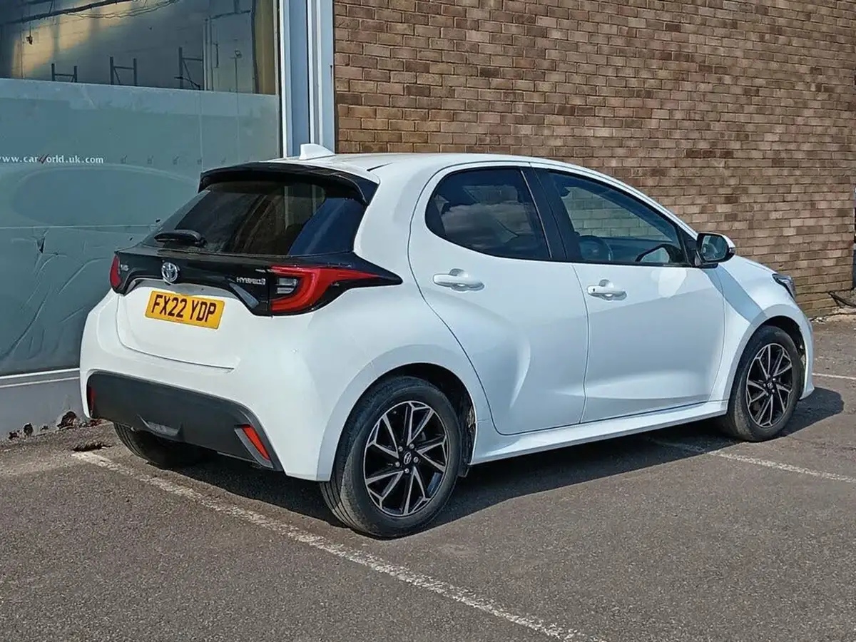 2022-toyota-yaris-15-vvt-i-design-big-3