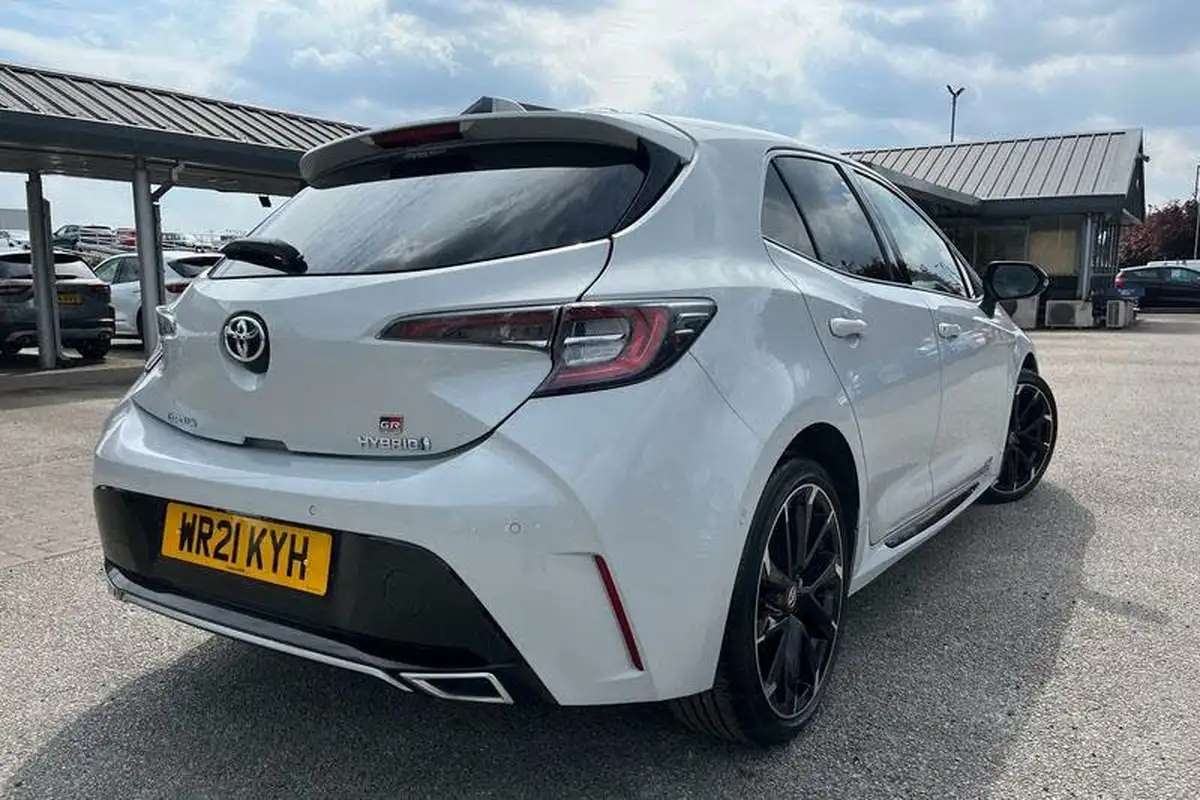 2021-toyota-corolla-18-vvt-i-gr-sport-trk-hatchback-big-37