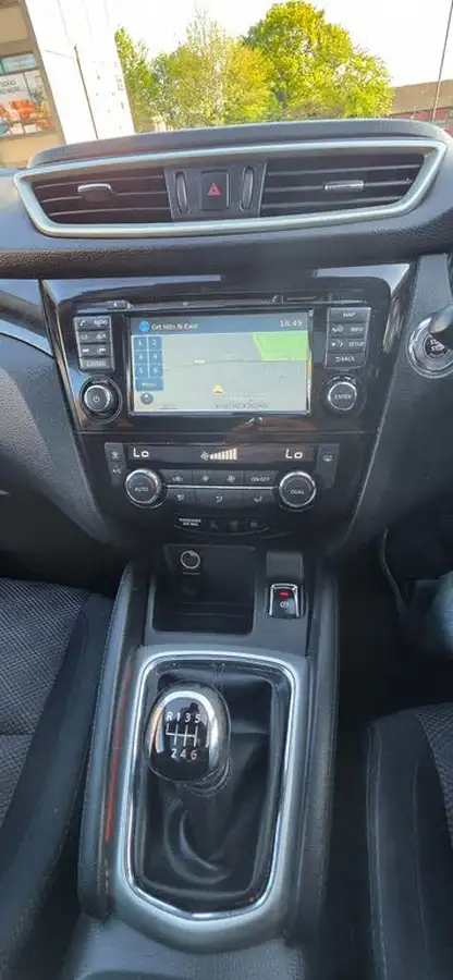 2015-nissan-qashqai-15dci-acenta-premium-big-15